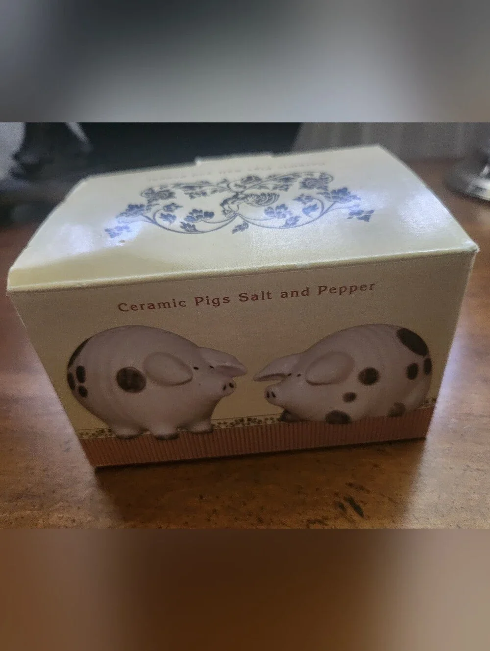 Cracker Barrel Pigs Salt & Pepper Shackers